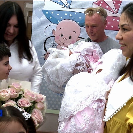В семье Колесниковых из Таганрога за один раз родились сразу три дочки